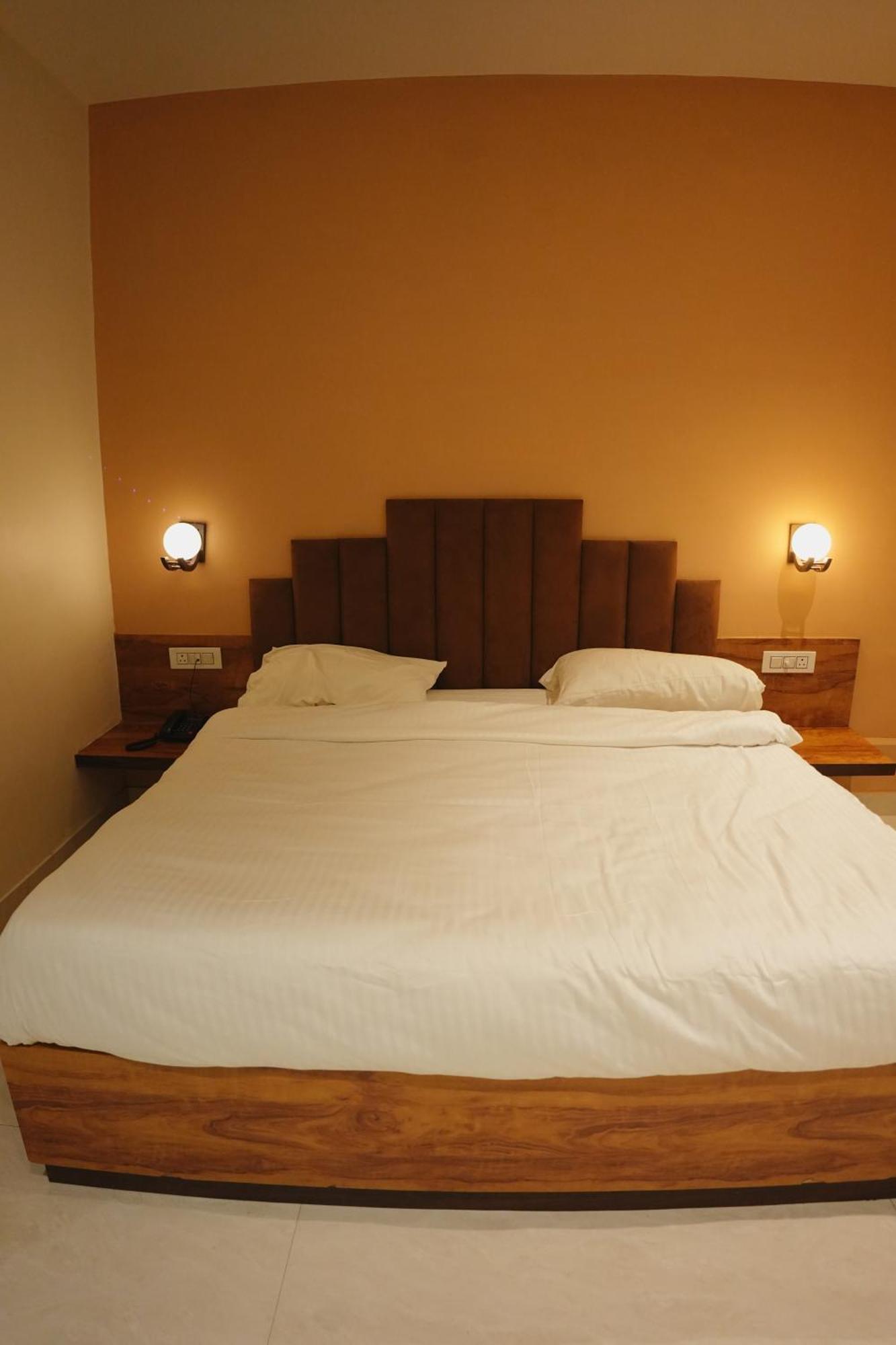 The Krati Resort & Convention Centre Bareli Zewnętrze zdjęcie