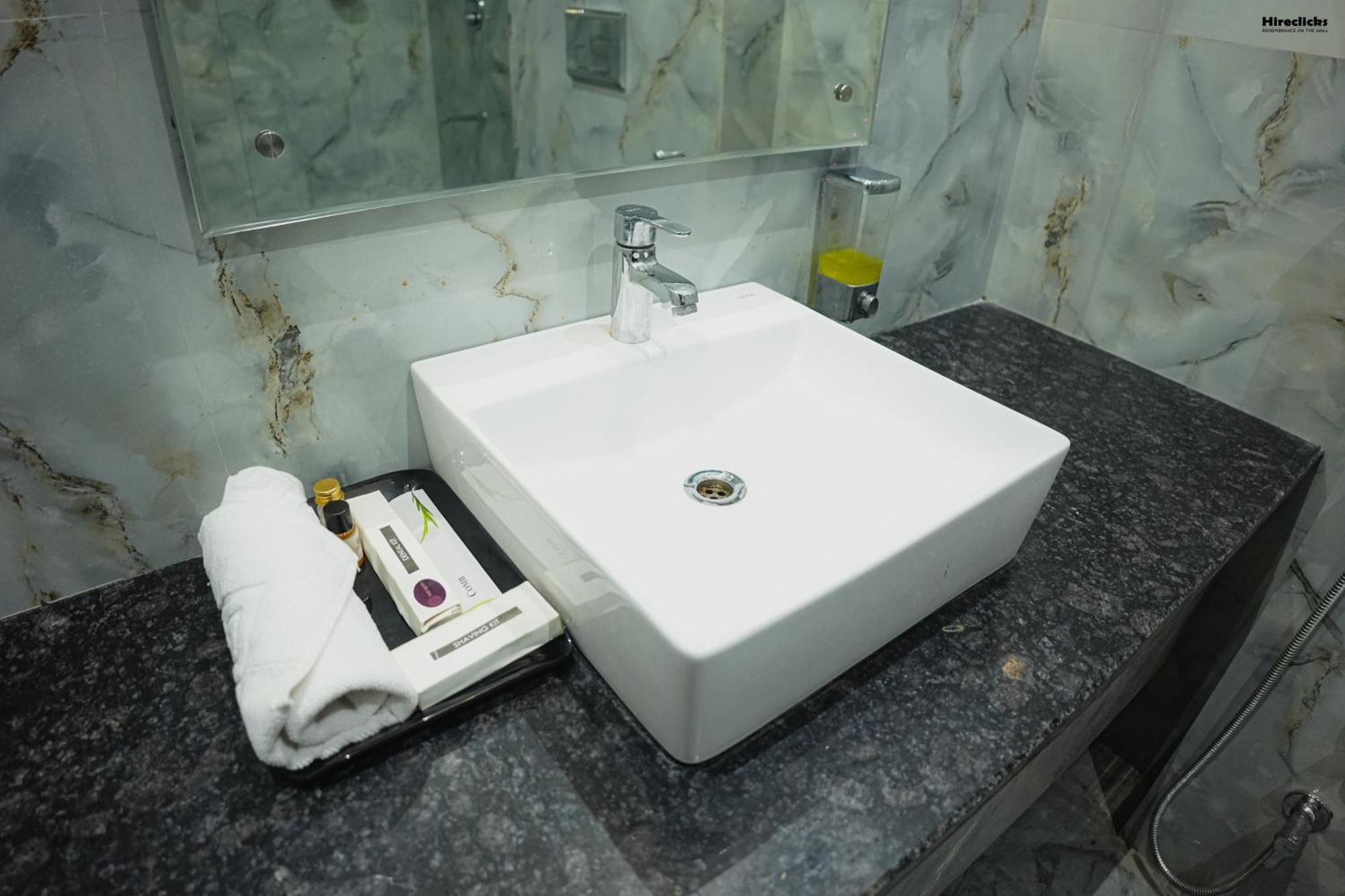 The Krati Resort & Convention Centre Bareli Zewnętrze zdjęcie